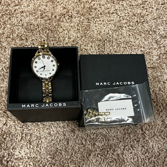 Marc Jacobs 34 MM Gold Bracelet Watch - Picture 1 of 8